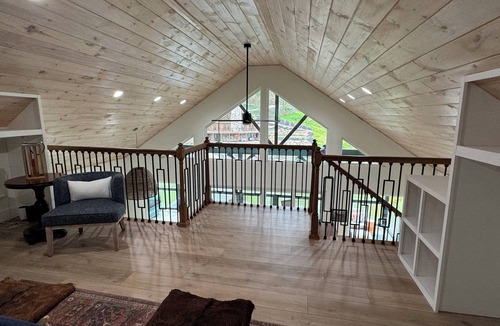 Friendsville Cottage | LAKEFRONT - TN Stud Cottage, Adjacent TN Mare Cottage
