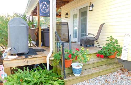 Clarksville House | Lakehouse in town with boat slip at Marina