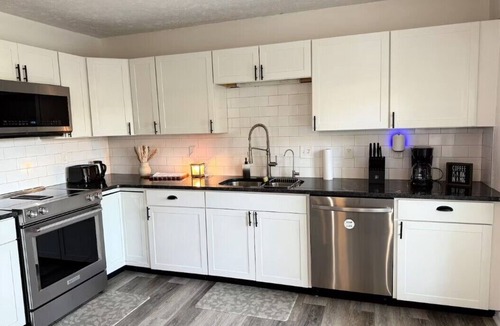 Westover House | Lakehouse Retreat Kayak Pet Friendly Mins to Bragg
