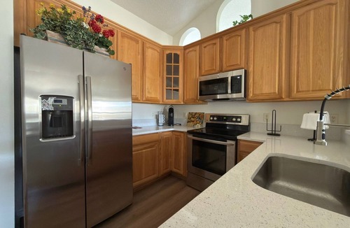 Eustis House | Lakeside Escape in Private Lake Community