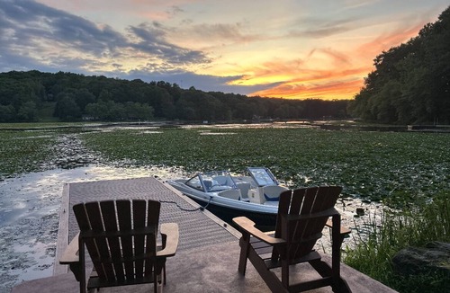 Tunkhannock House | Lakeside Getaway+ Dock+ Kayaks+ Fishing
