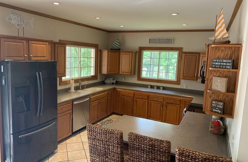 Henrico House | Lakeside Log Cabin - Sleeps 12, Boathouse, Sandy Beach, Lush Yard