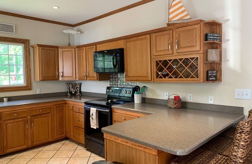 Henrico House | Lakeside Log Cabin - Sleeps 12, Boathouse, Sandy Beach, Lush Yard