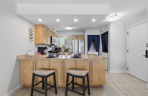 Wesley Chapel Condo | Lakeside Sunset Retreat | Ground Floor | 3 En Suites | Optional Saddlebrook Resort Amenities