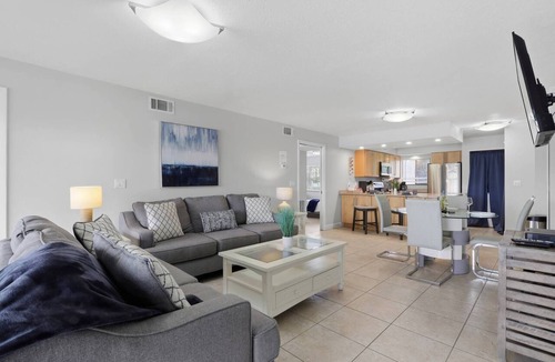Wesley Chapel Condo | Lakeside Sunset Retreat | Ground Floor | 3 En Suites | Optional Saddlebrook Resort Amenities