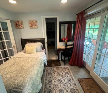 Burke House | Lakeview - Tranquille private suite