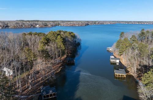Wise House | Lakin' Reel Memories - Lake Gaston