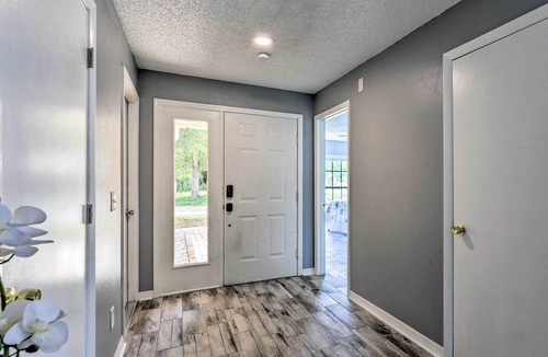 Trailer Estates Cottage | Lanai & Pond at Tranquil Bradenton Retreat!