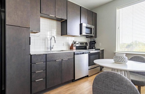 Downtown Apartment | Landing | Amazing Studio, Pool, Courtyard