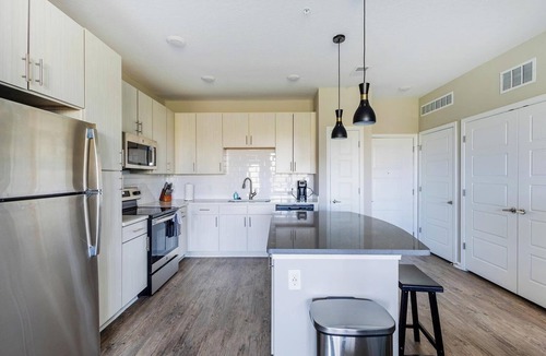 Kenton Apartment | Landing | Beautiful 2BD, Yoga Studio, Gym