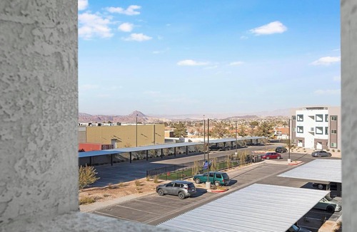 Townsite Apartment | Landing | Beautiful 2BD, Rooftop Lounge, Pool