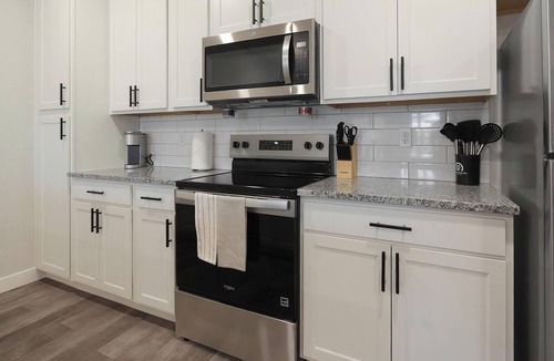 Beaufort Apartment | Landing | Chic 1BD, Gym