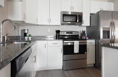 Vernon Apartment | Landing | Incredible 2BD, Yoga Studio, Game Room