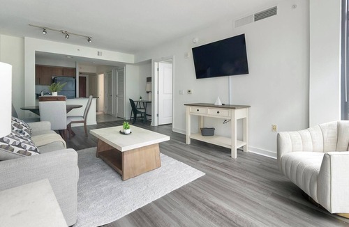 Navy Yard Apartment | Landing | Modern 2BD, Courtyard