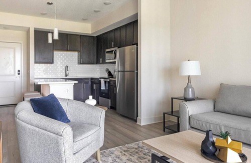 Palmetto Apartment | Landing | Stunning 1BD, Yoga Studio, Pool