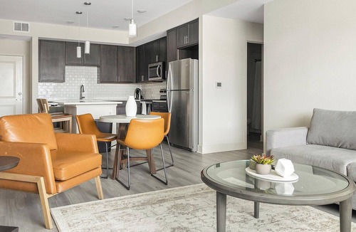 Palmetto Apartment | Landing | Stunning 2BD, Pool, Clubhouse