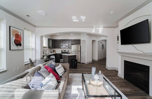 Corryville Apartment | Landing | Stunning 2BD, Clubhouse, Pool