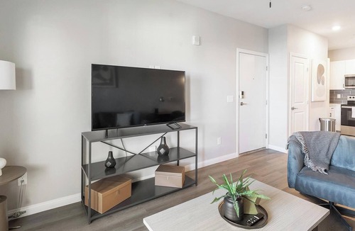 Townsite Apartment | Landing | Stunning 2BD, Rooftop Lounge, Pool