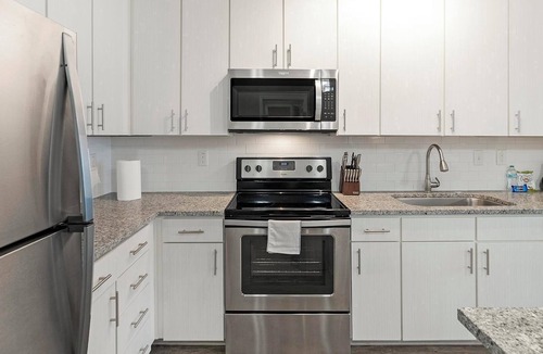 Land O' Lakes Apartment | Landing | Stunning 2BD, Pool, Gym