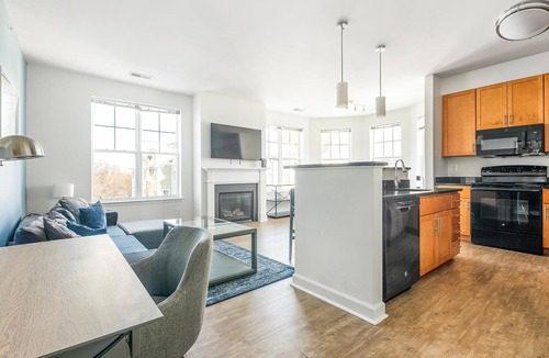 Frederick Apartment | Landing | Stylish 2BD, Gym, Pool