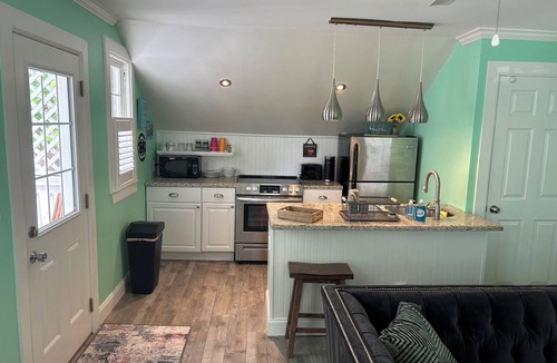 Meadows Condo | Large 1 bedroom condo in the historic area of Key West!