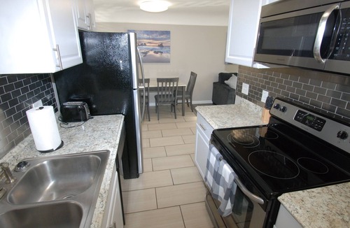 Mount Saint Joseph Apartment | Large 2 Bedroom - Full kitchen - Sleep 6