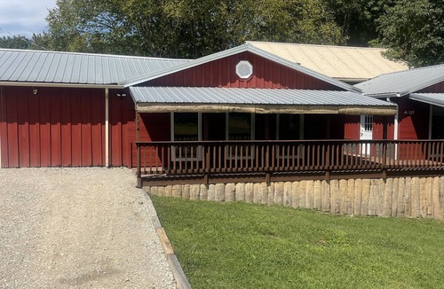 Baxter Cabin | Large 2Br retro cabin!