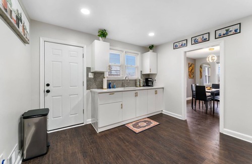 Centreville House | Large 3BR Home Near Dulles w/parking sleeps 8