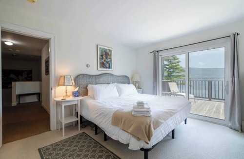 Mount Desert House | Large 4BR Waterfront Home with Dock! [Quarry Cove]
