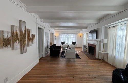 Mid City House | Large 5 Bedroom House perfect for large group