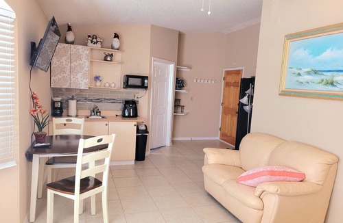 Southgate Apartment | Large and bright studio in the middle of Sarasota