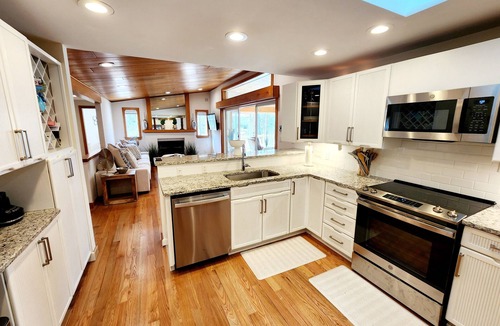 Brewster House | Large and Luxurious Cape Cod Escape at Rocky Hill