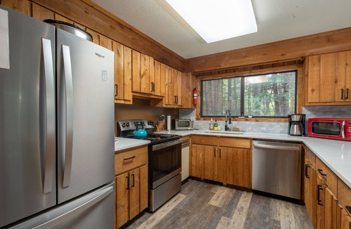 Winhall Ski Chalet | Large, comfortable Stratton home, a short drive to Manchester!