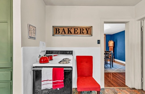 North Buffalo House | Large Group Retreat - 6BR Home w/3 Floors