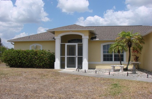 Diplomat House | Large, Private Home on Fresh Water Canal with Heated Pool