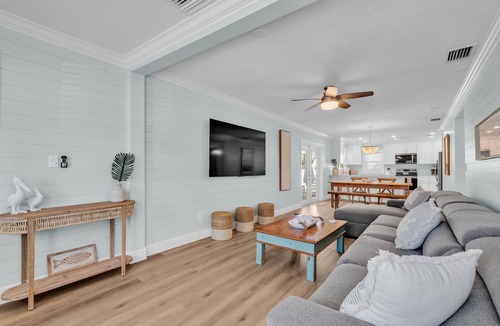 Bay Esplanade House | LARGEST in North Beach- PRIVATE POOL- 1 Block to BEACH - All 3 Units- SLEEPS 16
