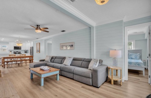 Bay Esplanade House | LARGEST in North Beach- PRIVATE POOL- 1 Block to BEACH - All 3 Units- SLEEPS 16