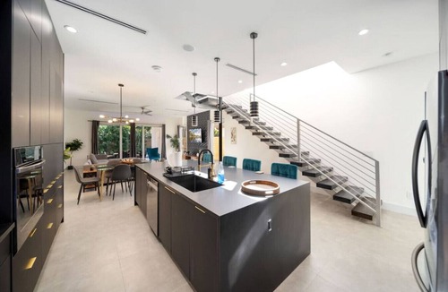 Victoria Park House | Las Olas 3/4 Zen Home with Pool and Hot Tub Near the Beach