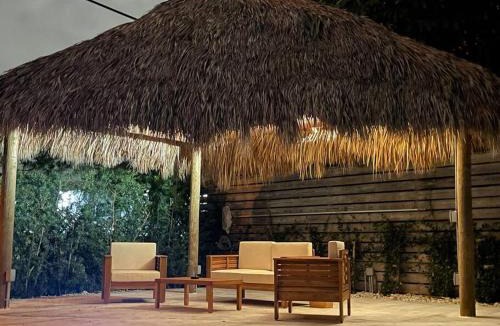 Riverside Park House | Las Tortugas Modern Oasis Getaway Many Amenities