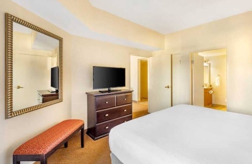 Las Vegas Hotel | Las Vegas Strip Stay | 1 BR Suite| Central Blvd Location
