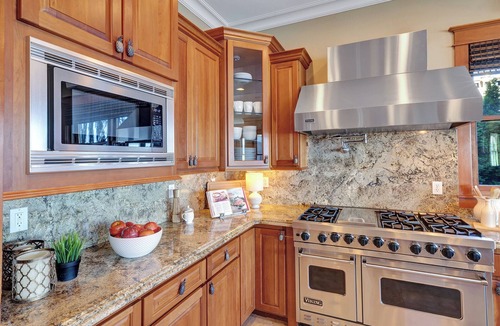Bryn Mawr-Skyway House | Last minute SPECIAL’s @ Bella Vita moorage, chef's kitchen, optional add 2 bdr !