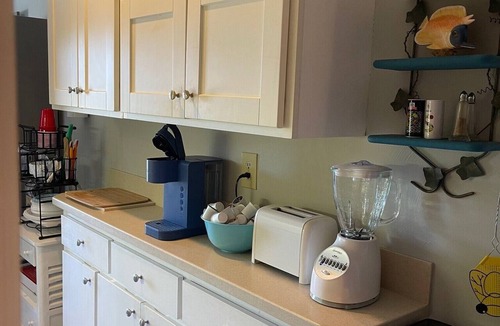 North Shore Condo | LAST MINUTE VACATION? JULY 20-JULY 22. LOW RATES.