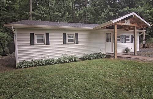 Bakersville Cottage | Laurel Creek Cottage -Creekside/Near Roan Mountain (rate includes cleaning fee)