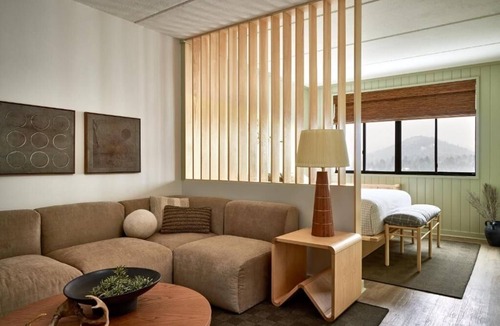 Lake Placid Hotel | Laurel | King Jr | On-Site Restaurant, Cocktail Lounge, Alpine Hall