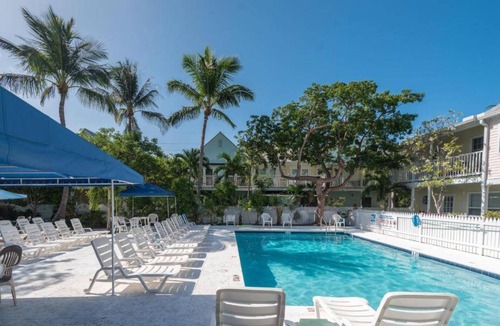 Truman Annex House | Lavender Jungle | Great Location w/Patio & Shared Pool | Month-Long Stays