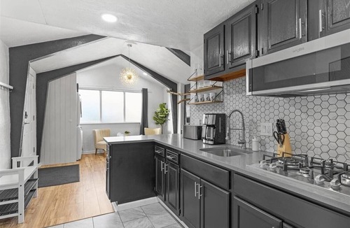 Lawrenceville Apartment | Lawrenceville, Central @1 Modern & Cozy 1BD with Street Parking