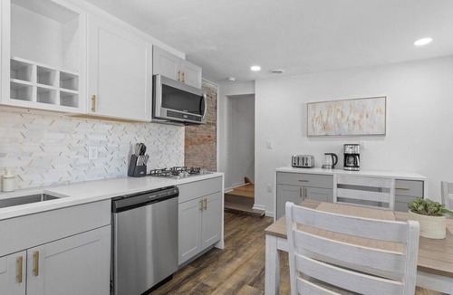 Lawrenceville Apartment | Lawrenceville/Central @5 Spacious Quiet 3BD with Free Street Parking