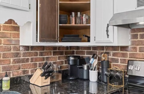 Lawrenceville Apartment | 💜Lawrenceville Loft off Butler - Top Floor & Bespoke Woodwork💜