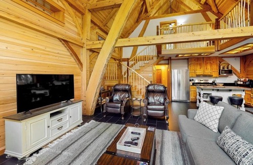 Franklin House | Lazy Lumberjack Cabin - tranquil home with sauna & forested views
