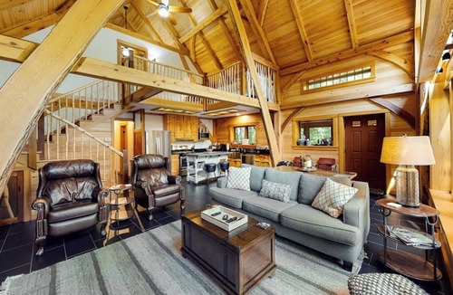 Franklin House | Lazy Lumberjack Cabin - tranquil home with sauna & forested views